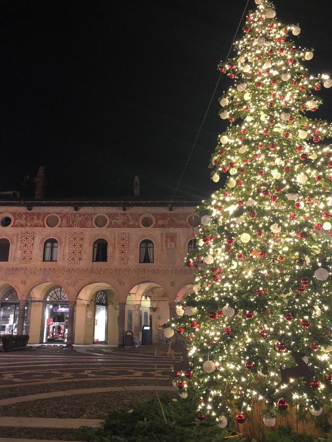 Emma Home adiacente alla Piazza Ducale Vigevano Esterno foto