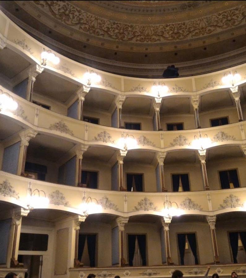 Emma Home adiacente alla Piazza Ducale Vigevano Esterno foto